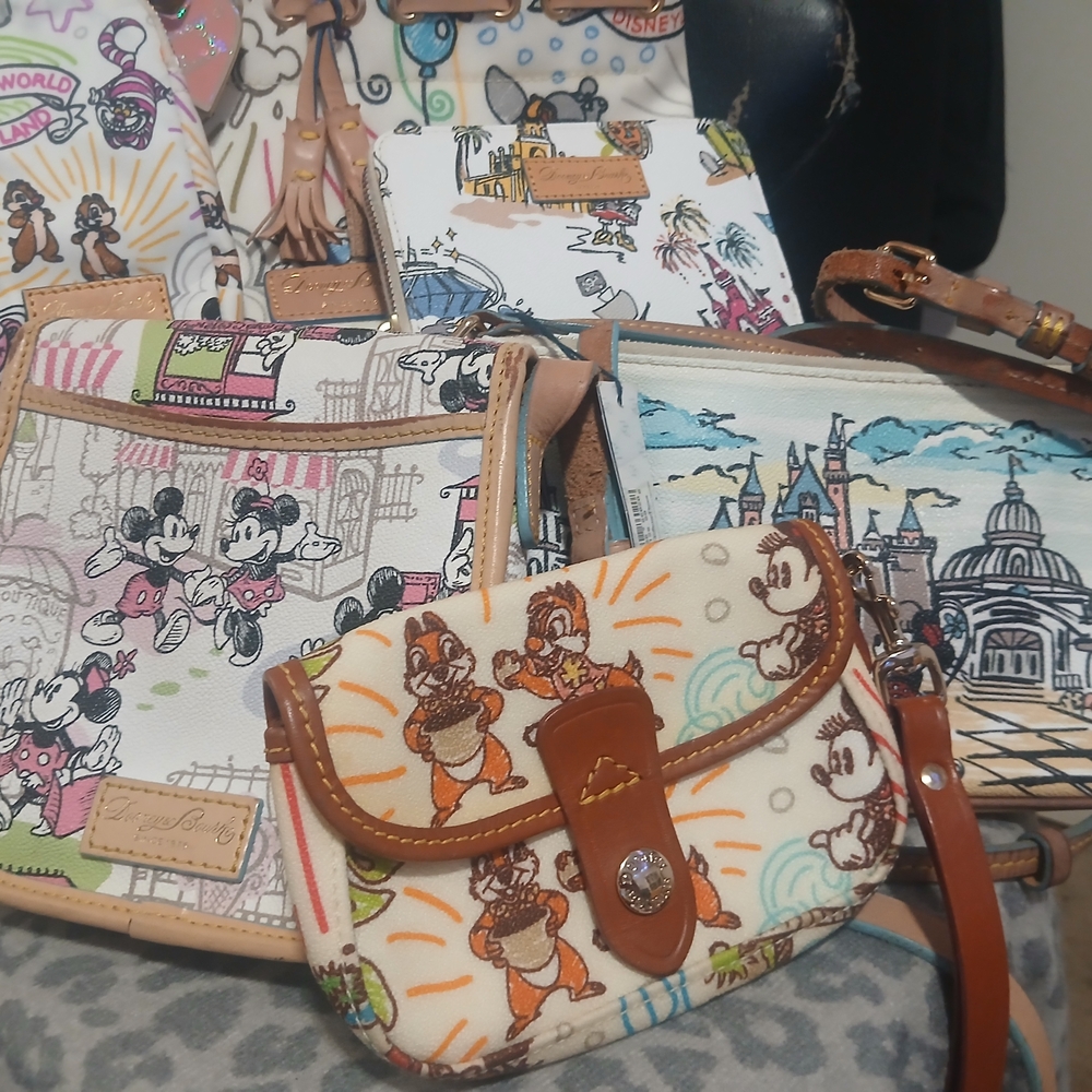 6♡ Disney Dooney & Bourke|| Crossbody Bags, Purse, And Wallets "SKETCH STYLE" - Picture 4 of 4
